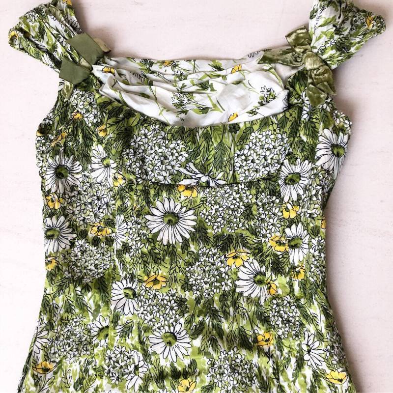 Wunderschönes 50Er Jahre Wiggle Kleid Mit Daisy Print von VINTAGEVAVAVOOMZ