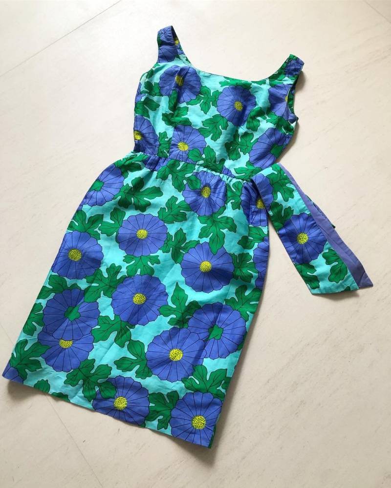 Wunderschönes Seidenkleid Mit Blumenmuster von VINTAGEVAVAVOOMZ