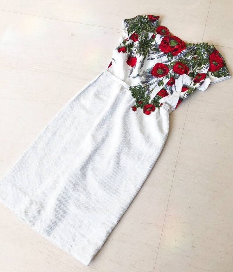 Zauberhaftes 50Er Jahre Wiggle Kleid Mit Mohnblumen Applikation von VINTAGEVAVAVOOMZ