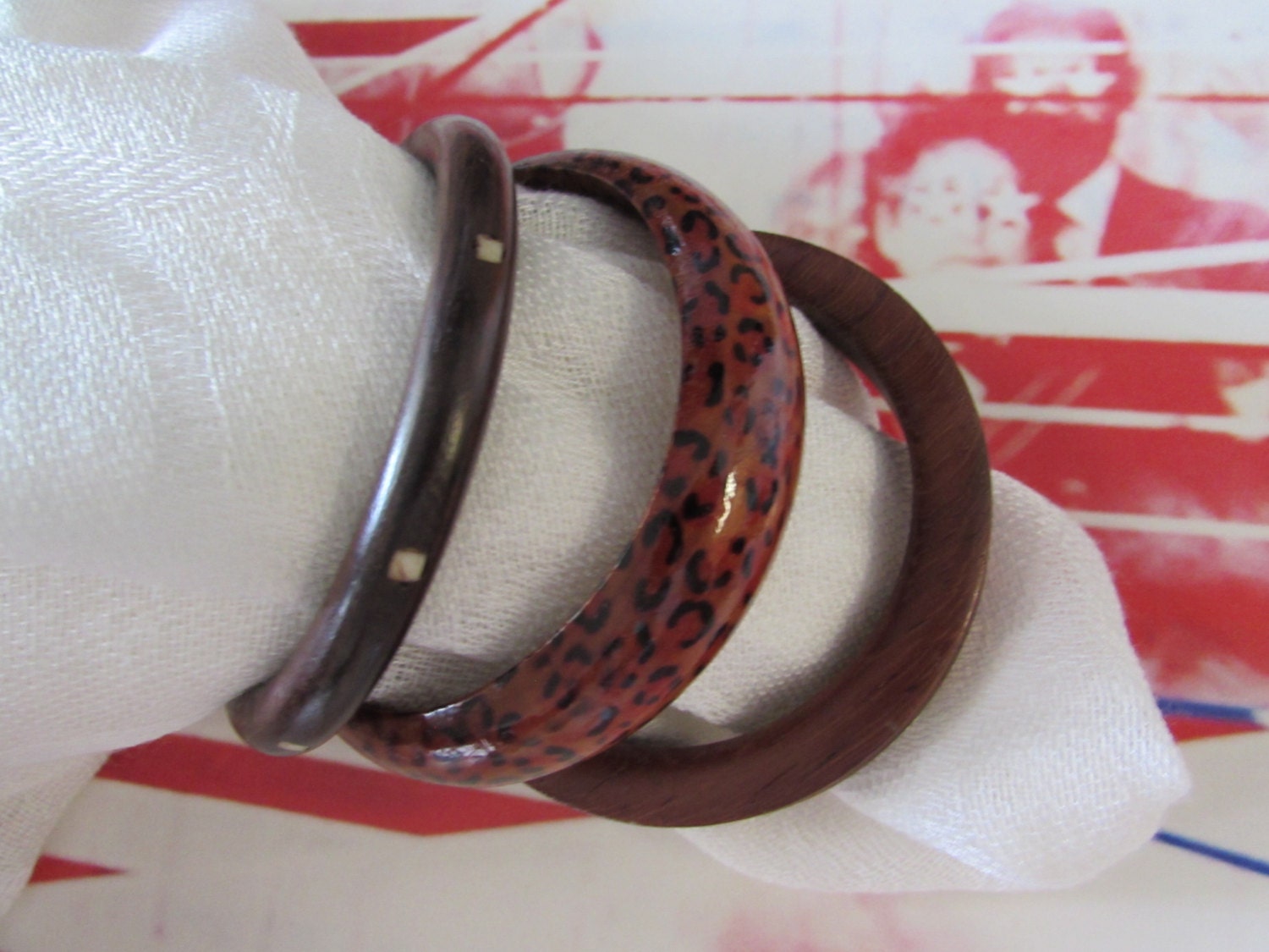 3 Armbänder Vintage Holz Bangles Boho Retro High Fashion 3 Armbänder Vintage Holz Bangles Boho Retro High Fashion von VINTAGEVogueWARDROBE