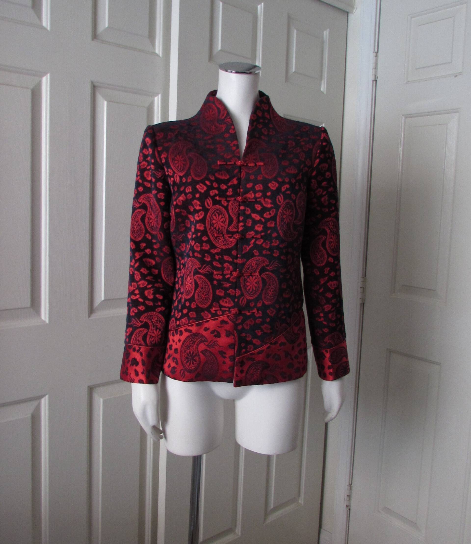 Womans Jacke Asiatisch Rot Schwarz/Blau High Fashion Frosch Knopfverschluss Womans Jacke Asiatisch Rot Schwarz/Blau High Fashion Frosch Knopfverschluss von VINTAGEVogueWARDROBE