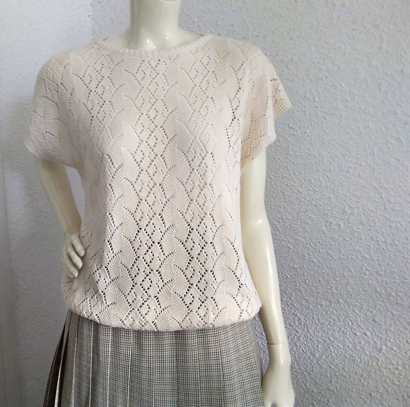 70Er Jahre 40Er-50Er Spitze Strickbluse Neutral Beige Strick Frühlings Top Öse Gestrickt Zarte Bluse Schlichtes Basic Minimal von VINTAGEissime