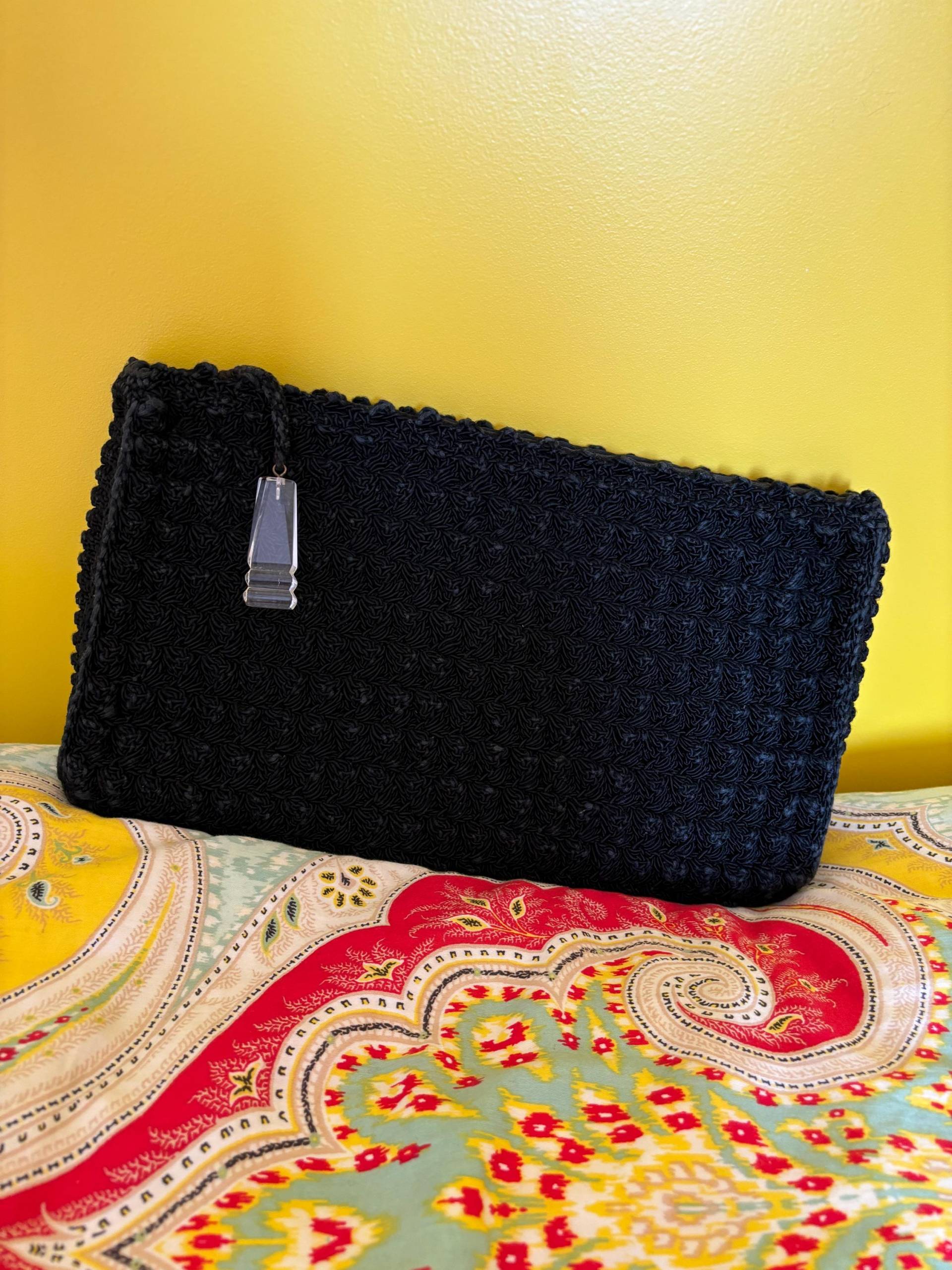 1940Er Jahre Große Schwarze Corde Clutch Tasche Mit Einem Großen Lucite Reißverschlussanhänger ... Perfekt Für Mein Ipad von VINTAGEwithaSMILE