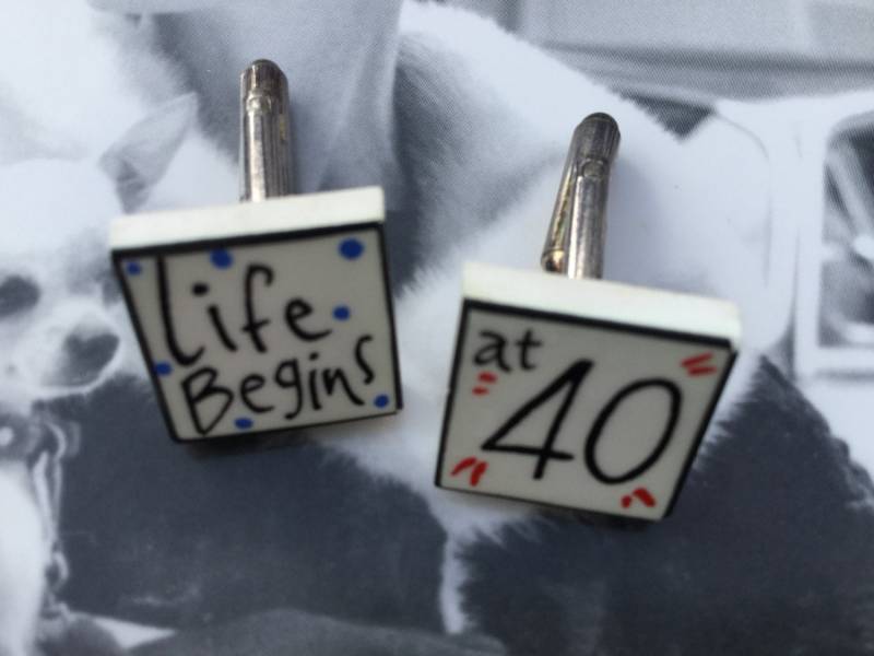 Zeit Zum Teilen 1990's Sonia Spencer "Life Begins At 40' Manschettenknöpfe von VINTAGEwithaSMILE