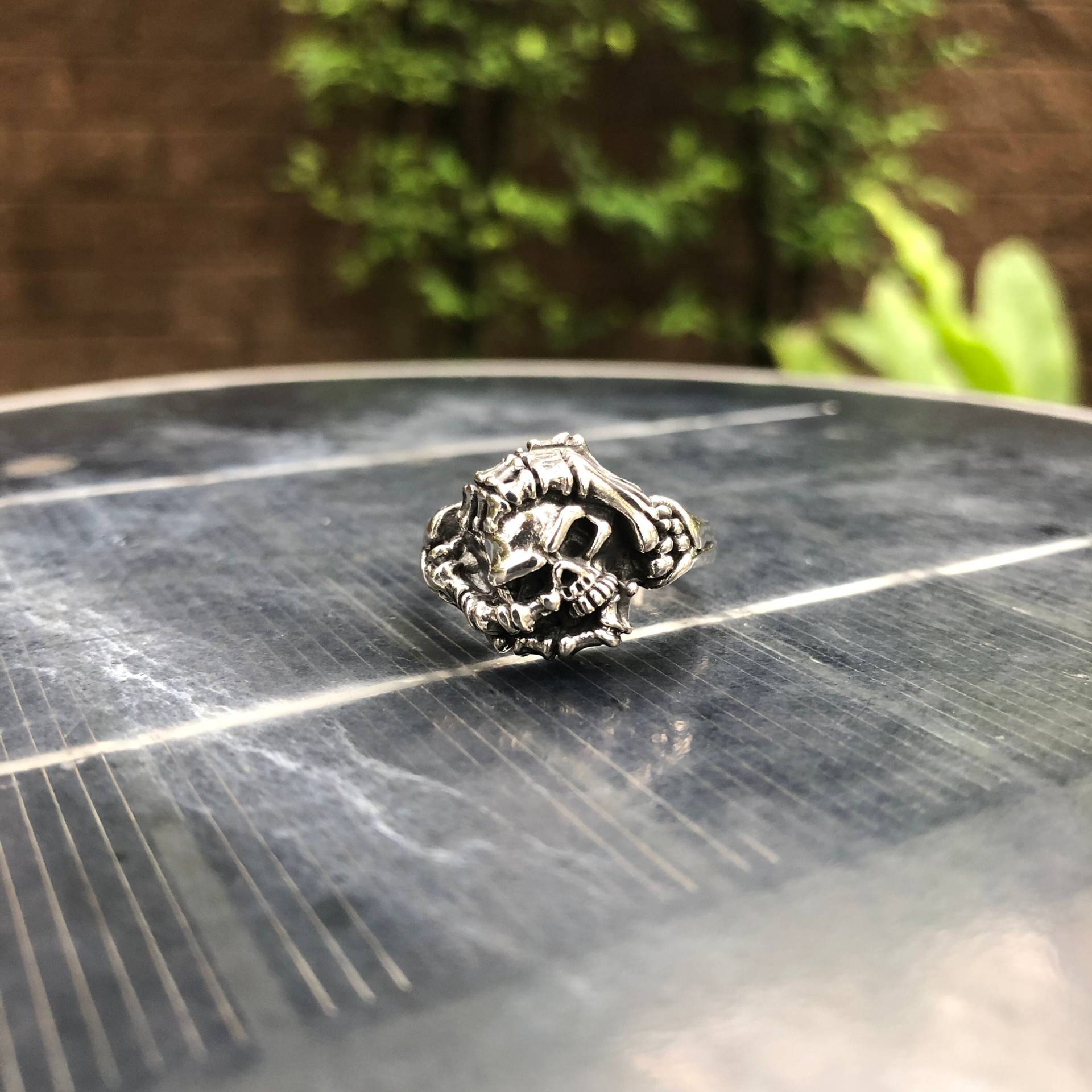 Handgefertigter 925 Sterling Silber Pirat Skull & Bones Ring, Biker Punk Reaper Männer/Frauen Ring von VINTZsilverdesign