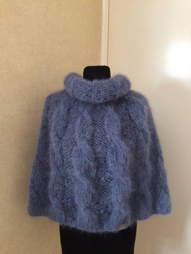 Gestricktes Capelet.handgestrickter Poncho.gestricktes Mohair Capelet.gestrickte Schultern Wrap.handgestricktes Damen Accessoire.handgestrickter von VIRGA63DESIGN