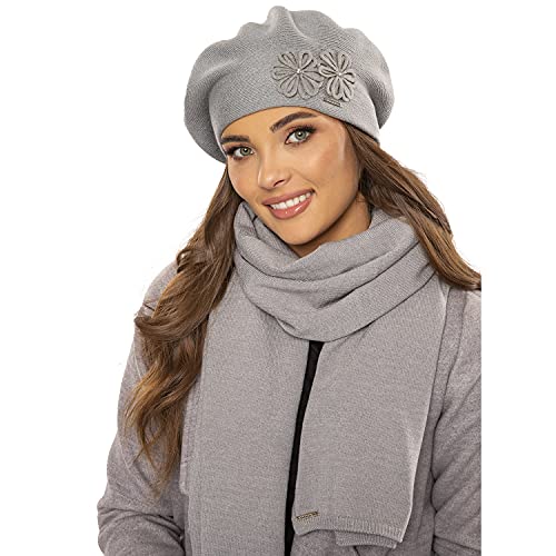 VIVISENCE Damen Baskenmütze Eleganter Wintermütze Und Schal Set Warm Kopfbedeckung Und Halsbedeckung An Winter Und Herbst Warm Dick, Winterset Für Frauen, Hergestellt In EU, Hellgrau von VIVISENCE