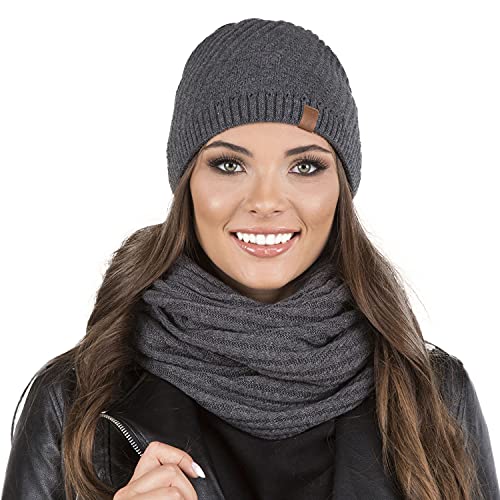 VIVISENCE Trendiger Damen Winter Set Aus Mütze Und Loop-Schal Mit Wärmendem Garn Und Antistatischen Eigenschaften Perfekte Passform Für Kalte Wintertage Bequem Und Stilvoll, Dunkelgrau,Einheitsgröße von VIVISENCE