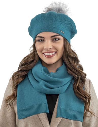 VIVISENCE Elegantes Damen Winter Set Aus Baskenmütze Mit Bommel Und Schal Aus Warmem Garn Mit Wollzusatz Perfekte Für Elegante Und Sportliche Outfits Ideal Für Kalte Wintertage, Türkis,Einheitsgröße von VIVISENCE