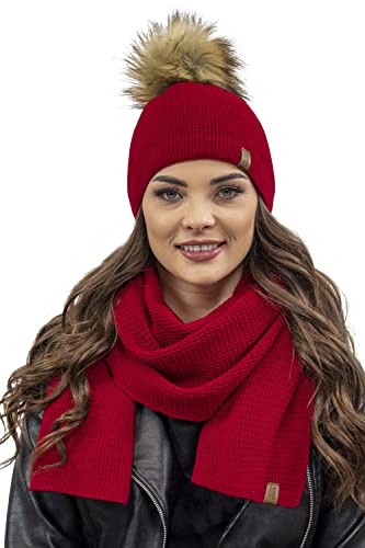 VIVISENCE Elegantes Damen Winter Set Aus Mütze Und Schal Mit Bommel Aus Warmem Garn Antistatische Eigenschaften Perfekte Passform Für Elegante Und Sportliche Outfits, Rot,Einheitsgröße von VIVISENCE