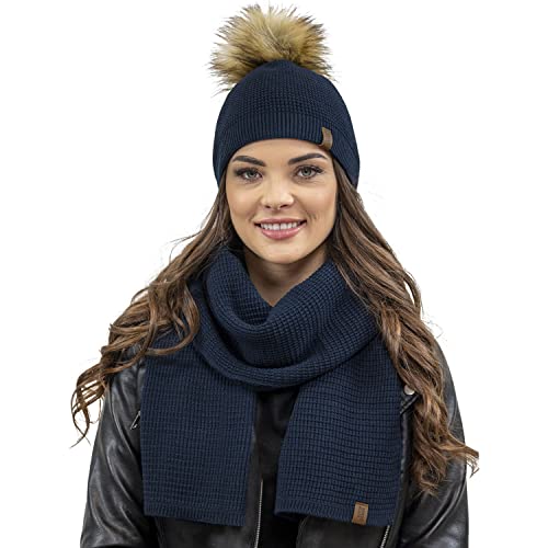 VIVISENCE Damen Bommelmütze Und Schal Set Warm Kopfbedeckung Und Halsbedeckung Für Herbst Und Winter Warm Dick, Wintermütze Mit Bommel, Winterset Für Frauen, Hergestellt In Der EU, Dunkelblau von VIVISENCE