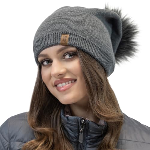 VIVISENCE Damen Winter Mütze Mit Bommel Klassischen Stil Verlängerter Hinterteil Für Perfekten Sitz Doppelt Gefalteter Strickstoff Ideal Für Kalte Wintertage Modell 70105, Graphit,Einheitsgröße von VIVISENCE