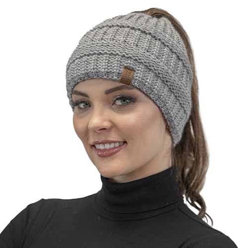 VIVISENCE Damen Winter Mütze Mit Pferdeschwanzöffnung Flexiblem Gummiband Herbst Warme Beanie Perfekt Für Kalte Wintertage Modell 7075, Hellgrau,Einheitsgröße VIVISENCE Damen Winter Mütze Mit Pferdeschwanzöffnung Flexiblem Gummiband Herbst Warme Beanie Perfekt Für Kalte Wintertage Modell 7075, Hellgrau,Einheitsgröße von VIVISENCE