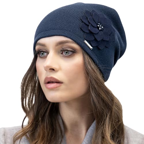 VIVISENCE Damen Wintermütze Mit Klassischem Schnitt Warme Gemütlich Mütze Für Frauen Garnmischung Aus Wolle Perfekter Passform Ideal Für Kalte Wintertage Modell 7010, Dunkelblau,Einheitsgröße VIVISENCE Damen Wintermütze Mit Klassischem Schnitt Warme Gemütlich Mütze Für Frauen Garnmischung Aus Wolle Perfekter Passform Ideal Für Kalte Wintertage Modell 7010, Dunkelblau,Einheitsgröße von VIVISENCE