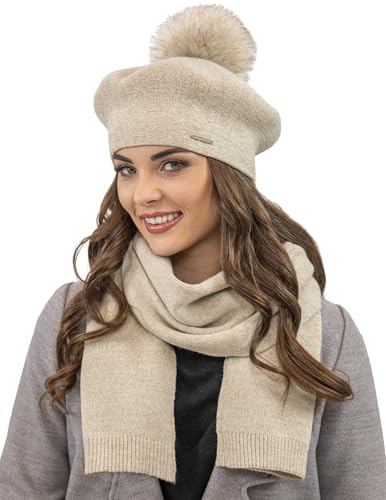 VIVISENCE Winter Baskenmütze Mit Bommel Für Damen Klassischem Herbst Frauen Mütze Schnitt Warmem Garn Mit Wollezusatz Eleganter Wintermütze Ideal Für Kalte Wintertage Modell 7035, Beige,Einheitsgröße von VIVISENCE