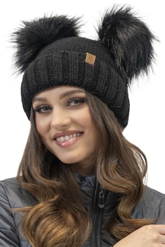 VIVISENCE Winter Mütze Mit Zwei Bommel Für Damen Aus Wärmendem Garn Mit Antistatischer Wirkung Bommelmütze Aus Weichem Innenfutter Perfekte Passform Für Kalte Wintertage Modell, Schwarz,Einheitsgröße von VIVISENCE
