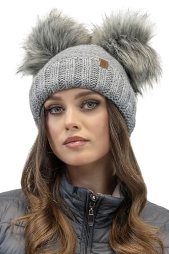 Vivisence Winter Mütze Mit Zwei Bommel Für Damen Aus Wärmendem Garn Mit Antistatischer Wirkung Bommelmütze Aus Weichem Innenfutter Perfekte Passform Für Kalte Wintertage Modell, Hellgrau,Einheitsgröße von VIVISENCE