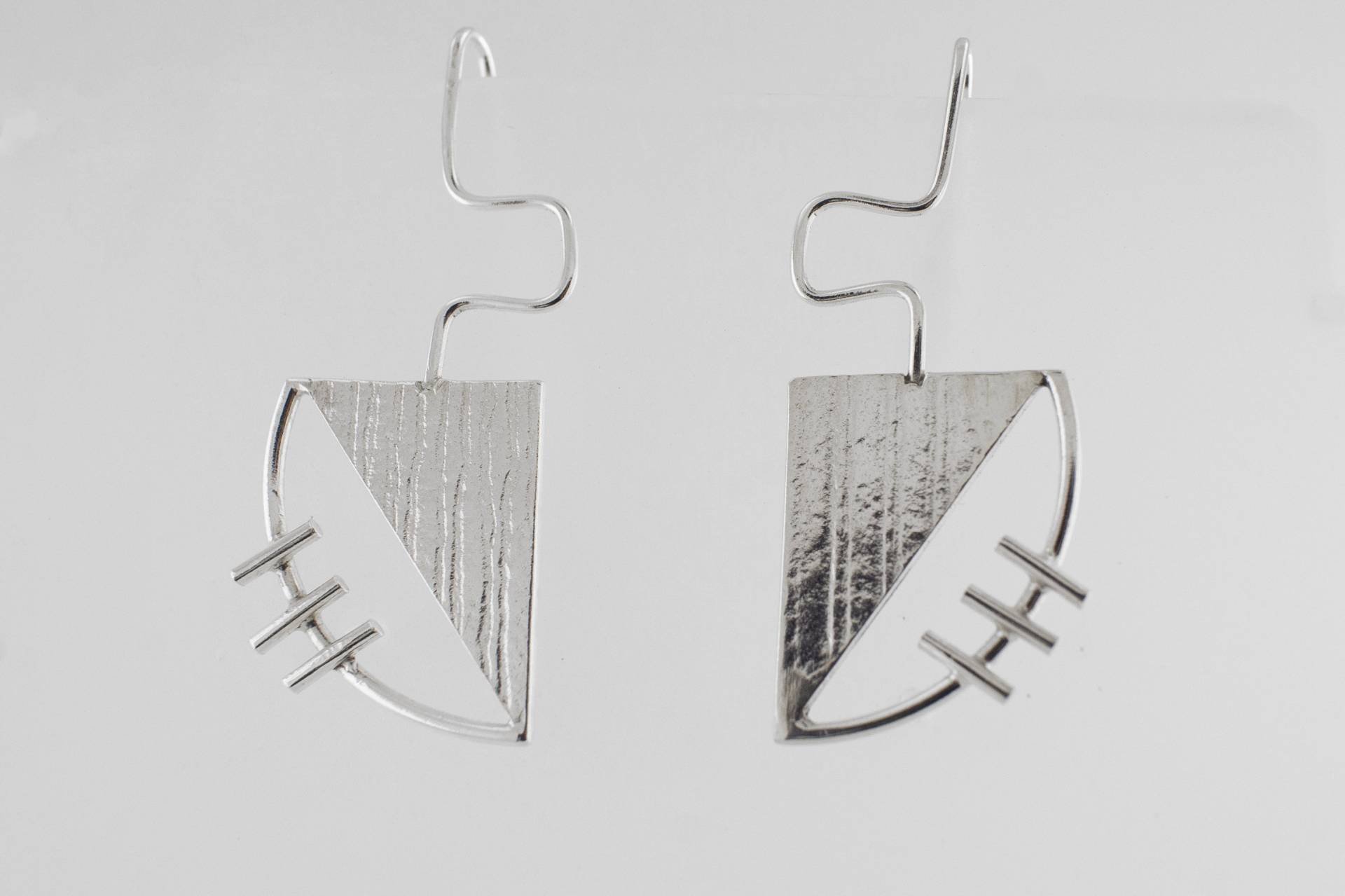 stirling Silber Gefräst Blatt Und Draht Art-Deco-Ohrringe von VJHDesignsJewellery