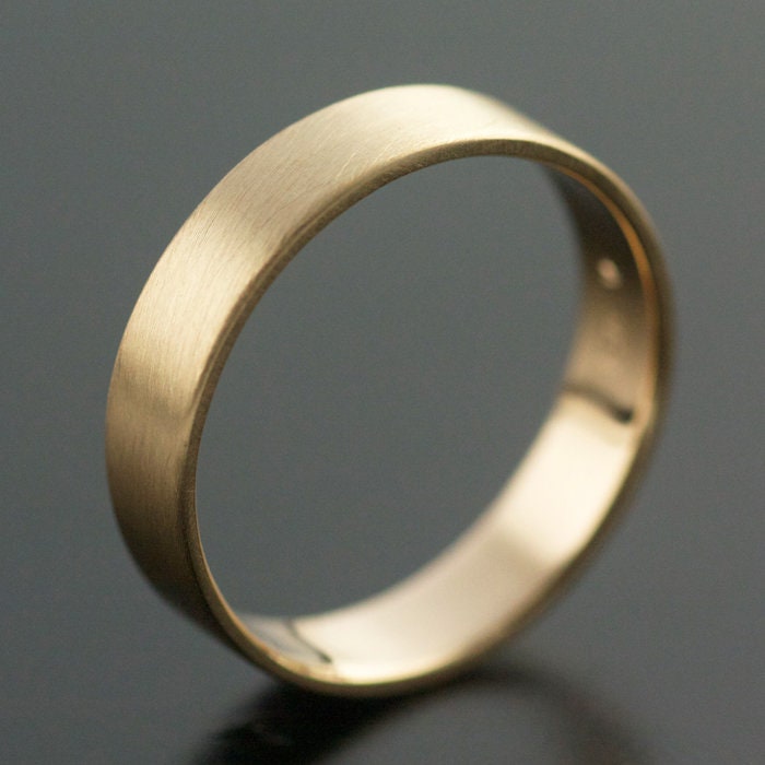 Recycled Hand Geschmiedet 14K Gelbgold Ring 4mm Band Satin Finish von VKDesignsJewelry