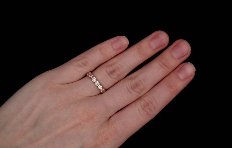 1.65-2.15Ct T.w. Erstellt Diamant 3 Mm Lünette Eternity Ring 4 Band 925 Sterling Silber/Gelbgold Rosegold Ton 1.65-2.15Ct T.w. Erstellt Diamant 3 Mm Lünette Eternity Ring 4 Band 925 Sterling Silber/Gelbgold Rosegold Ton von VLCoJewelry