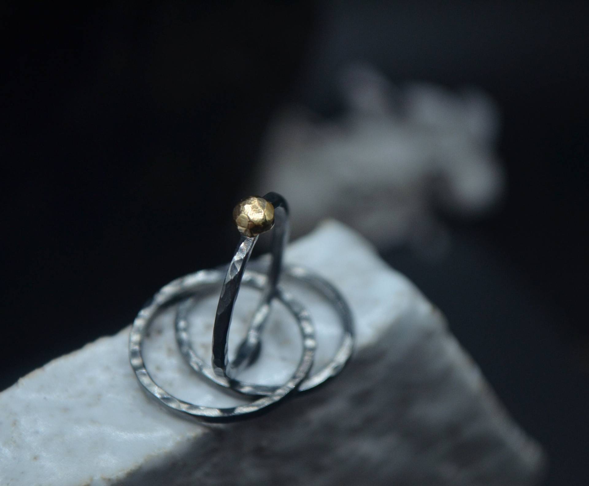 925 Silberring, 18Kt Goldring, Gehämmertes Silber, Gelbgoldnugget, 3Er-Set Ringe, Oxidiertes Stapelring, Made in Italy 925 Silberring, 18Kt Goldring, Gehämmertes Silber, Gelbgoldnugget, 3Er-Set Ringe, Oxidiertes Stapelring, Made in Italy von VMJewelryDesign