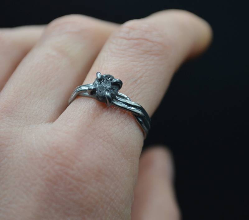Ring Mit Rohem Schwarzen Diamanten, 925Er Silber, Solitärring, Rustikaler Ring, Verlobungsring, Versprechensring, Handgefertigt, Hergestellt in von VMJewelryDesign