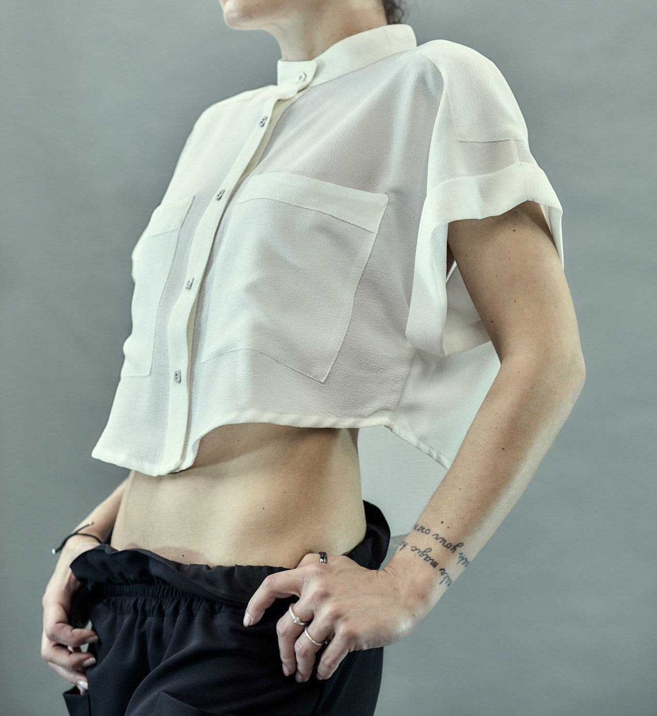 Osaka Mao Crop Shirt von VOIDmode