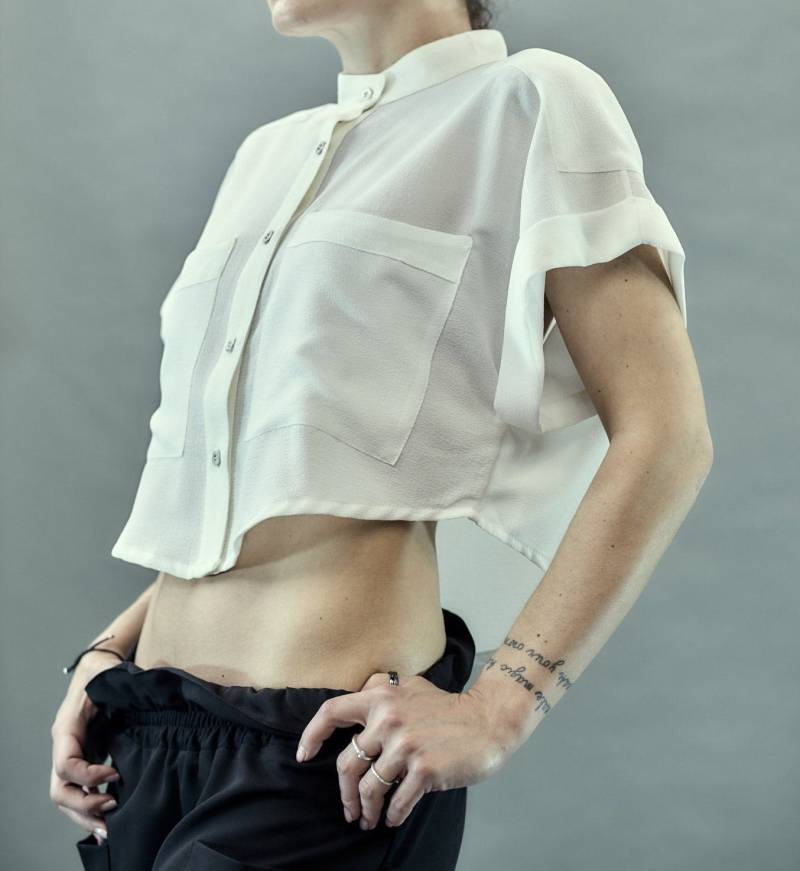 Osaka Mao Crop Shirt von VOIDmode