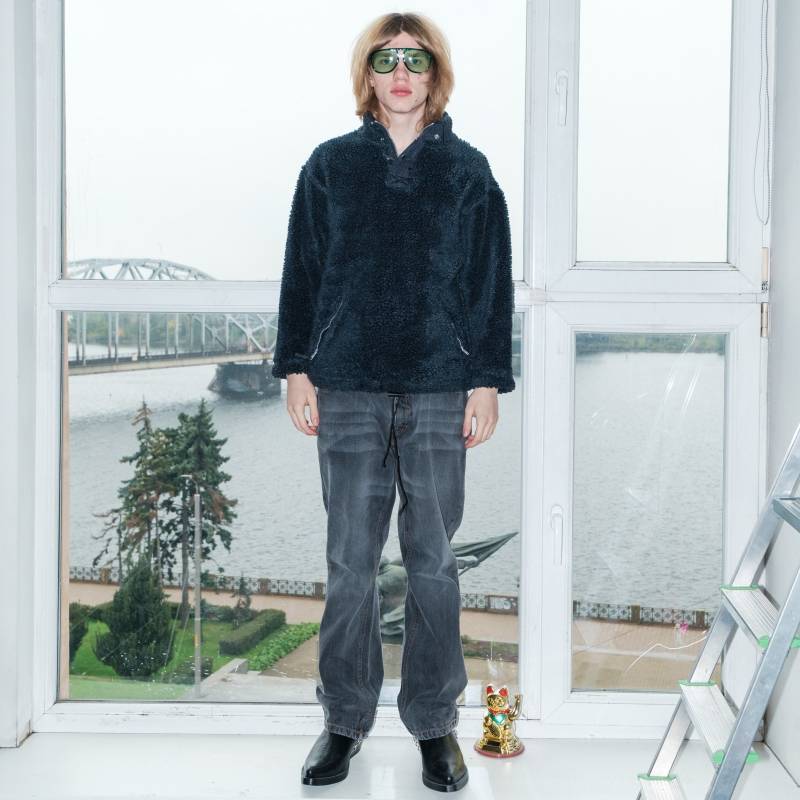 90Er Vintage Teddy Teddypullover Mit Reißverschluss in Verwaschenem Schwarz von VOLGAVINTAGE