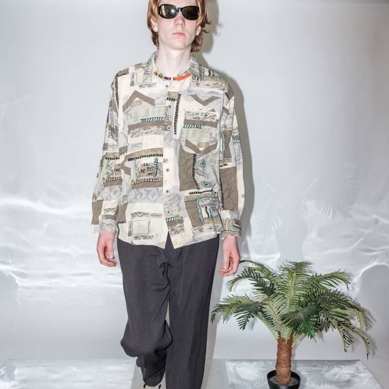 Vintage Y2K Langarmshirt Mit Abstraktem Print in Beigetönen von VOLGAVINTAGE