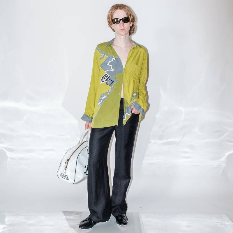 Vintage Y2K Langarmshirt Mit Abstraktem Print in Neidgrün von VOLGAVINTAGE