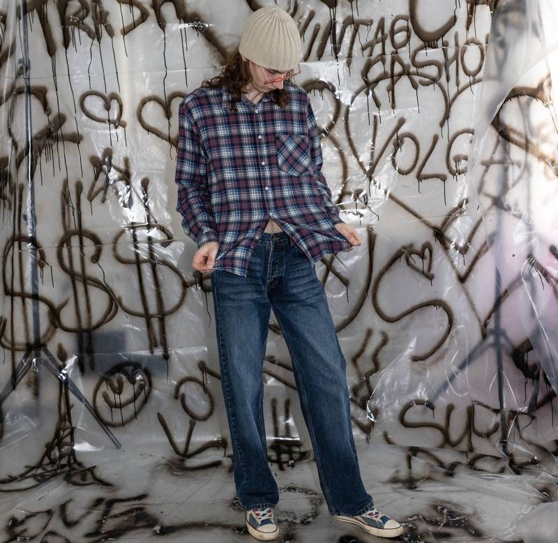 Vintage Y2K Skater Junge Kariert Button Down in Grau & Lila von VOLGAVINTAGE