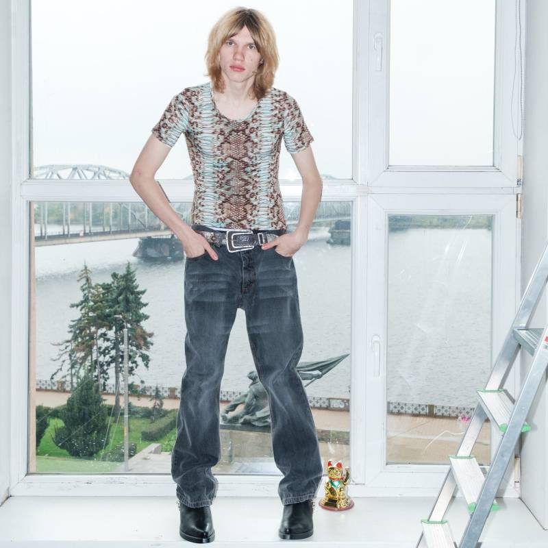 Y2K Vintage Stonewashed Gerade Entspannte Jeans in Verblasstem Grau von VOLGAVINTAGE