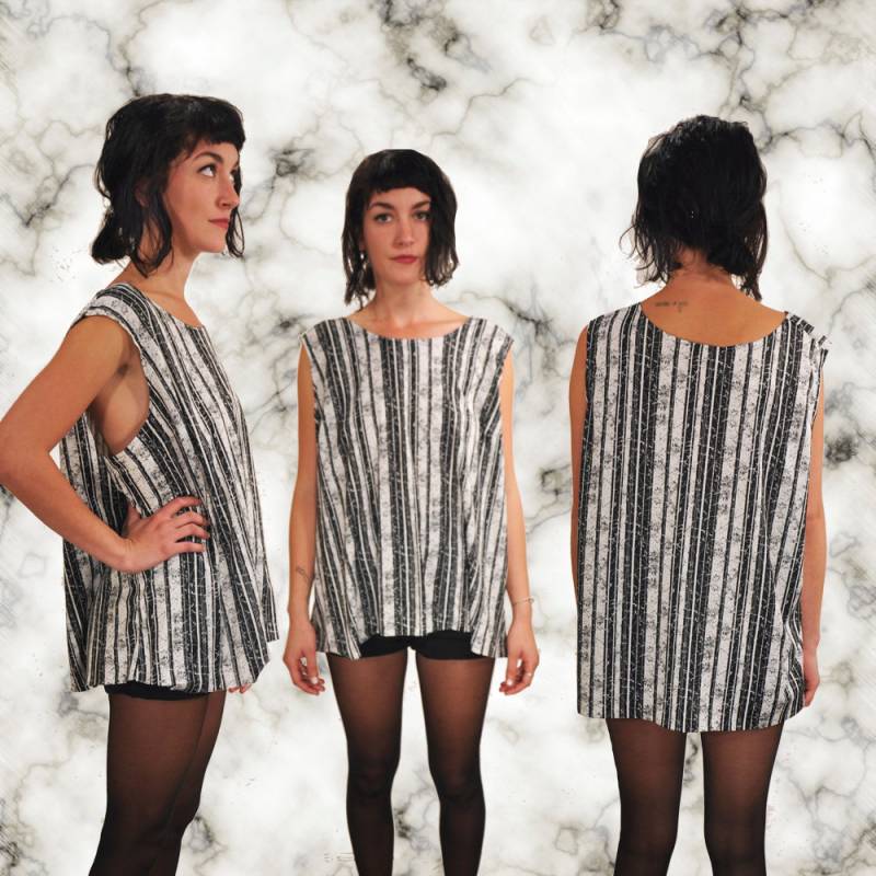 Marmor Texture Tank | Large von VOMITCLOSET