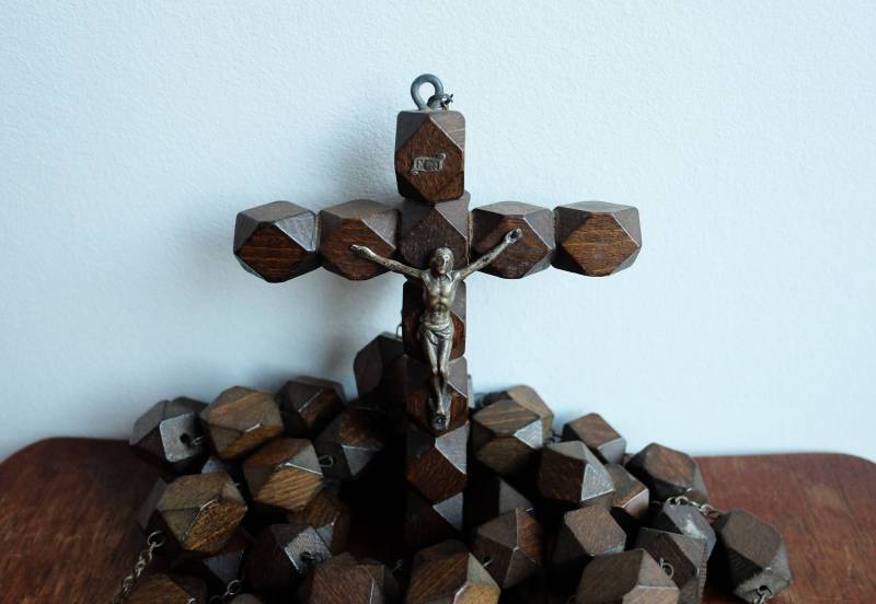 Ende Des 19.jahrhunderts Rosenkranz Der Holzperlen-Nonne Mit Silbernem Kruzifix Ende Des 19.jahrhunderts Rosenkranz Der Holzperlen-Nonne Mit Silbernem Kruzifix von VScollectibles