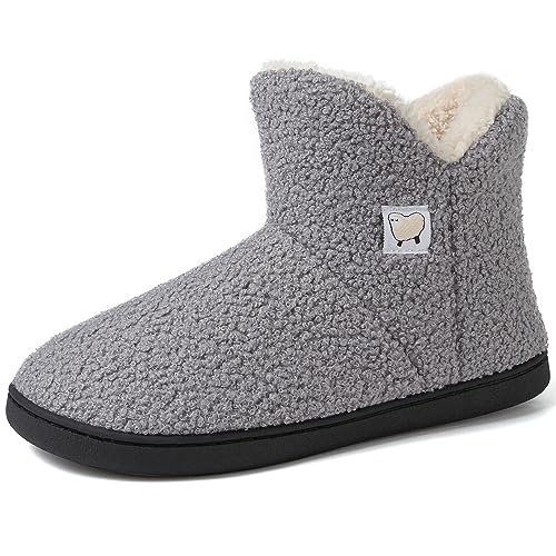 VTASQ Hausschuhe Herren Damen Hohe Plüsch Gefüttert Hausstiefel Memory Foam Winter Pantoffeln Stiefel Fell Warm Slipper rutschfest für Indoor Grau 44/45 EU VTASQ Hausschuhe Herren Damen Hohe Plüsch Gefüttert Hausstiefel Memory Foam Winter Pantoffeln Stiefel Fell Warm Slipper rutschfest für Indoor Grau 44/45 EU von VTASQ