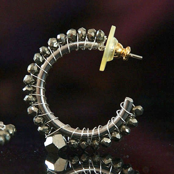 Gerettete Pyrit Hoops, Upcycled Silber Draht Gewickelte Ohrringe, Pierced von VWayne