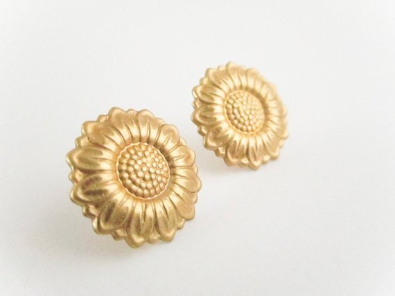 Gold Sonnenblume Ohrringe, Blumen Brautjungfern Zierliche, Post, Brautparty, Frühling Schmuckjune Finds, Ohrstecker von VaLaReseBoutique