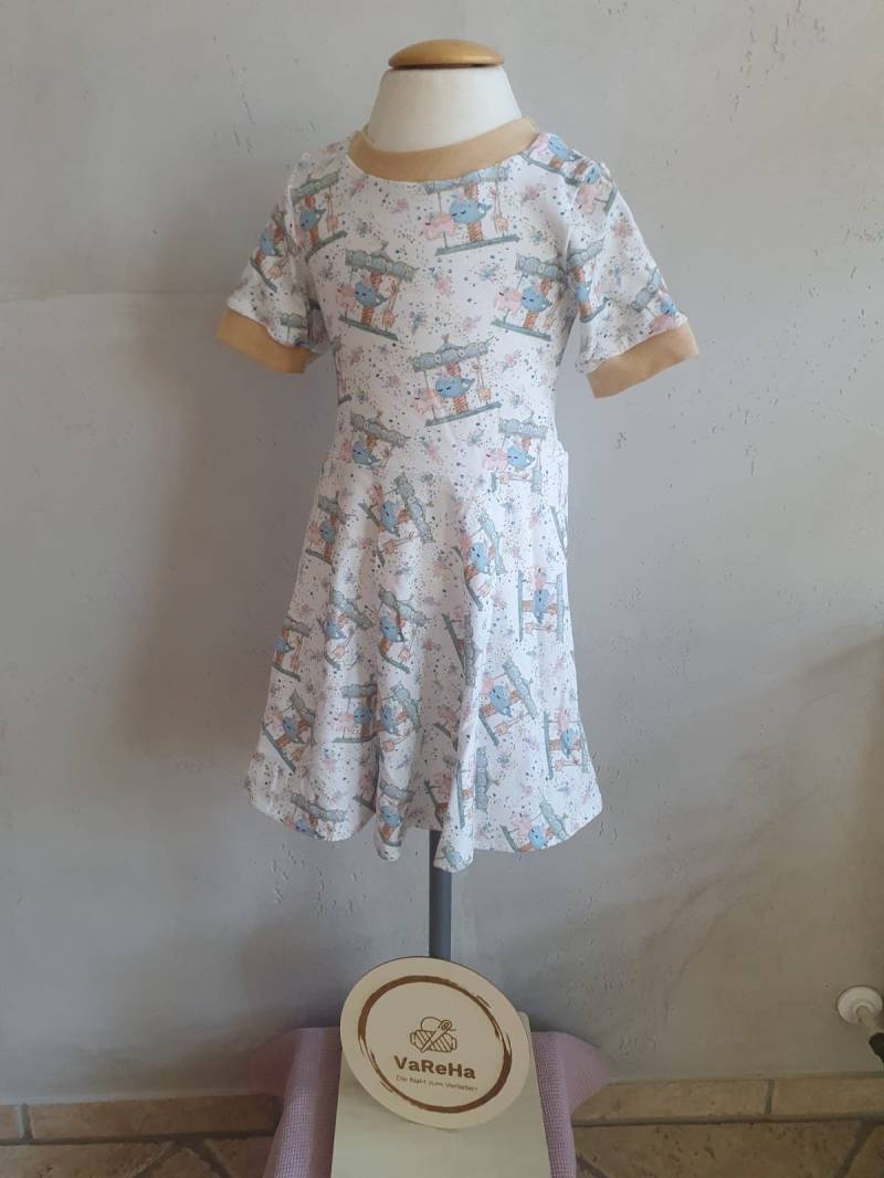Sommerkleid Für Kinder Mit Karussell Größe 92-104 von VaReHaDesign