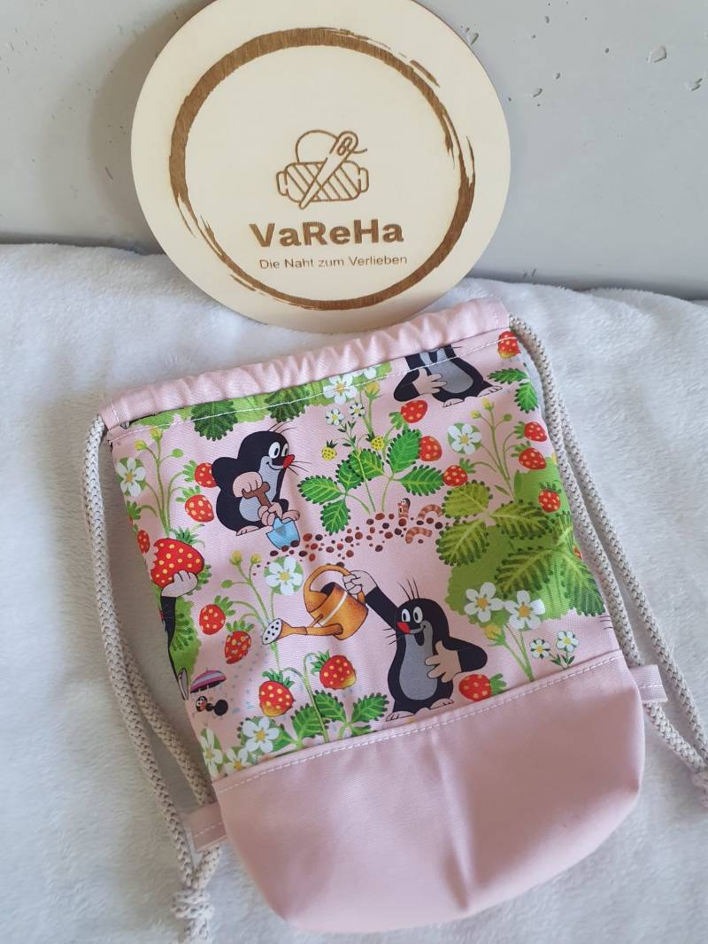 Turnbeutel Mit Pauli Maulwurf Im Erdbeerfeld | Erdbeerpauli Für Kinder Z. B. Kindergartenalter von VaReHaDesign