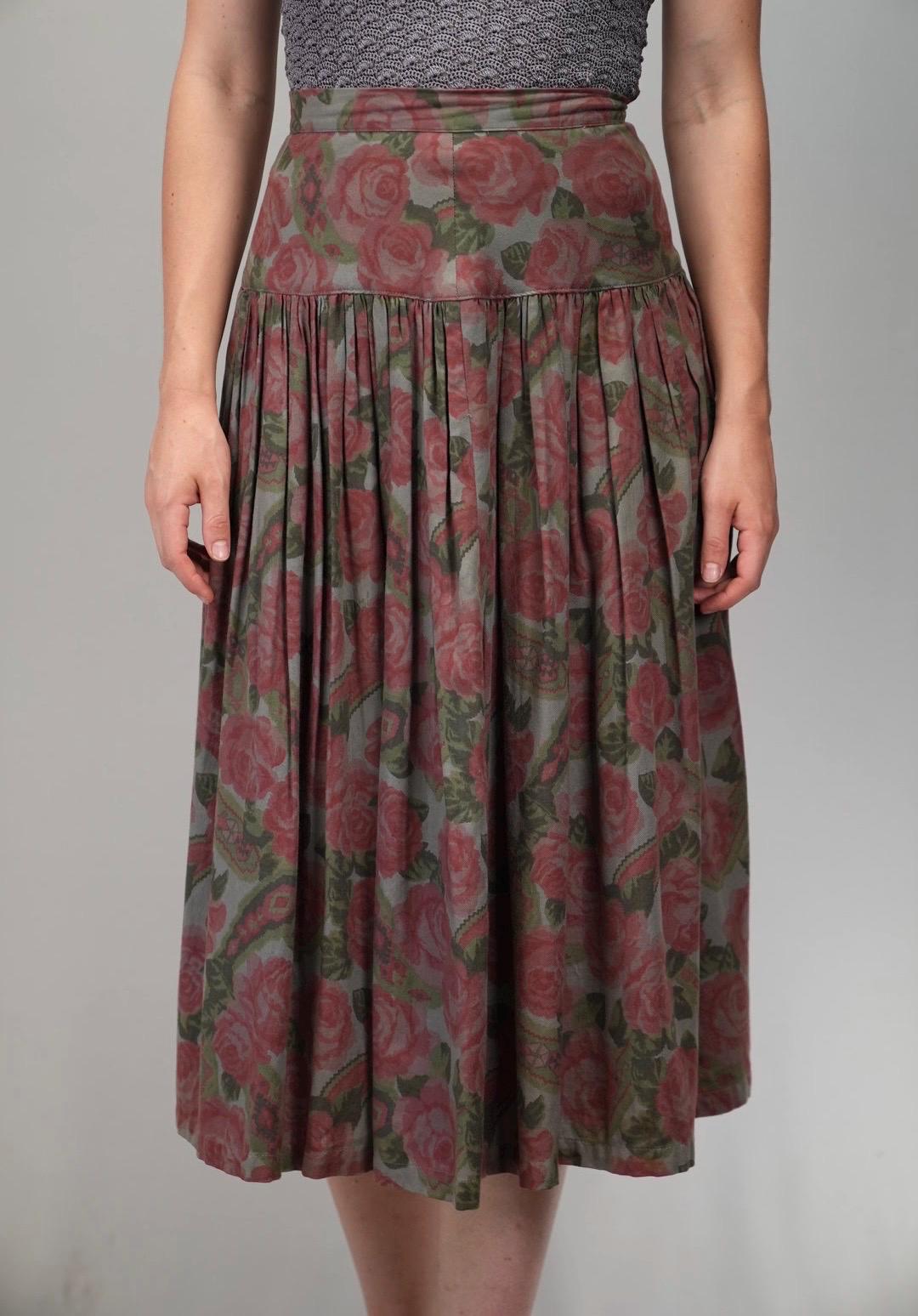 Peter Hadley Vintage Rock Mit Rosen Print | Hergestellt in Italien Natürliche Baumwollmischung Midi-Länge Grösse M von Vabrix