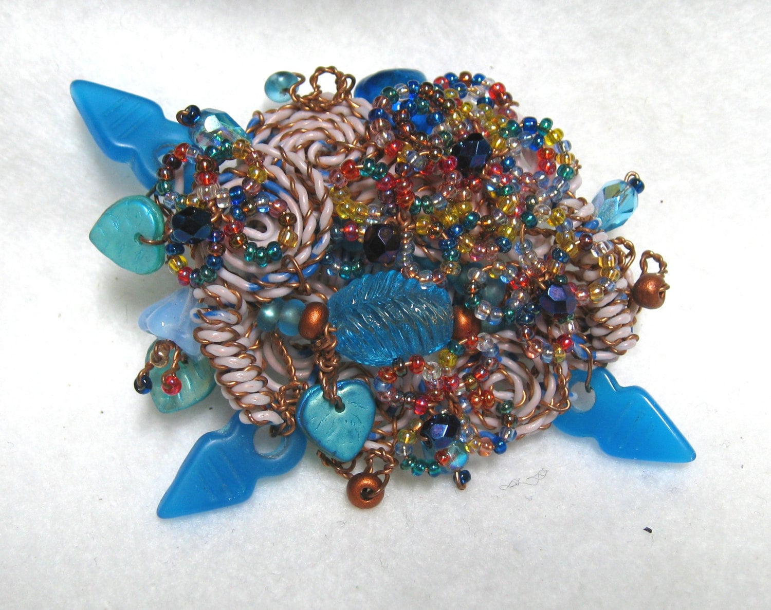 Vintage Perlen Blaue Kabel Twist Große Brosche Pin Atemberaubende Vintage Perlen Blaue Kabel Twist Große Brosche Pin Atemberaubende von Vada9