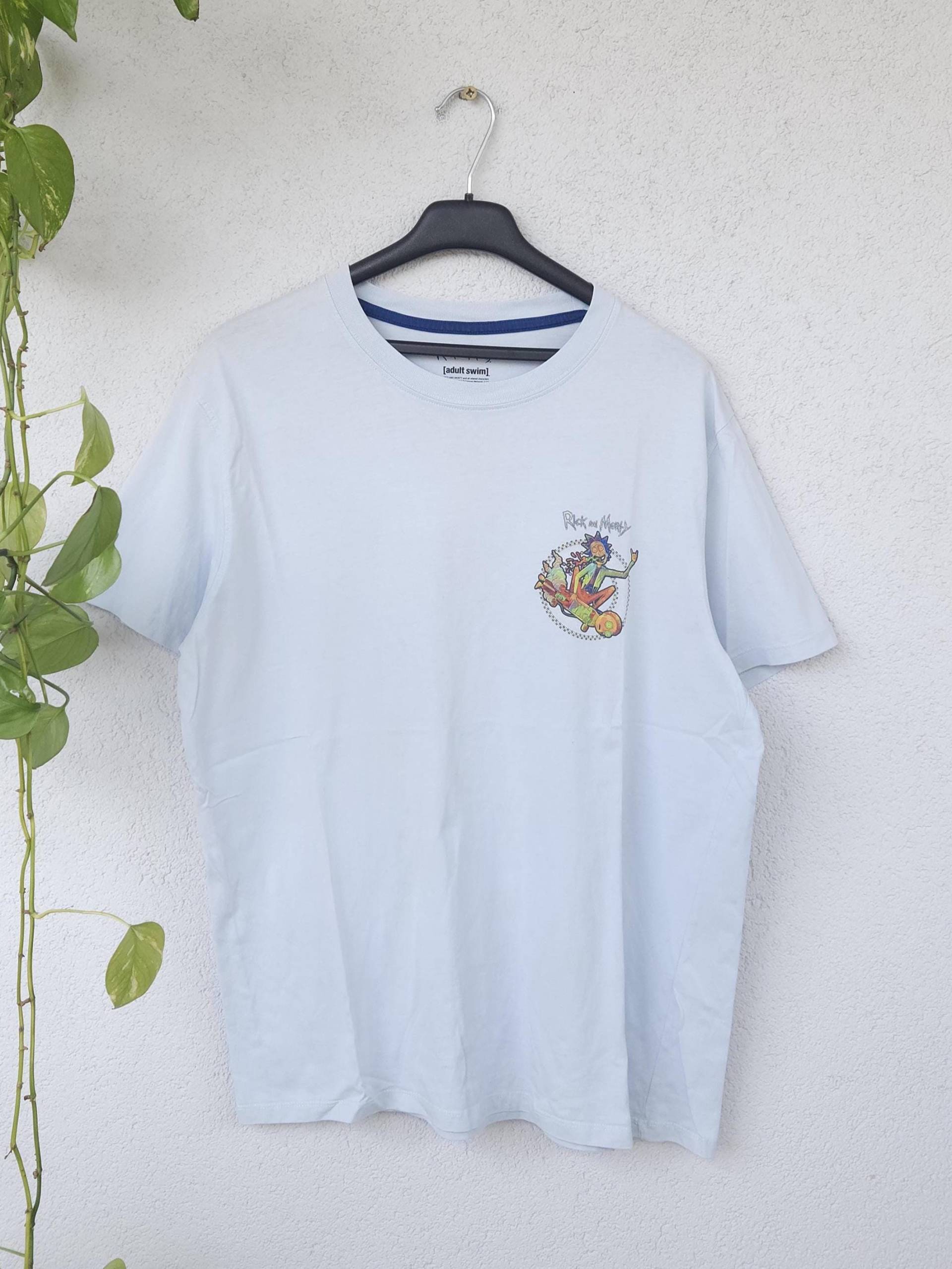 Graphic T-Shirt Von Adult Swim - Rick & Morty Aufdruck Herren Größe Xl Oversized Hellblaues Shirt Casual Streetwear Graphic T-Shirt Von Adult Swim - Rick & Morty Aufdruck Herren Größe Xl Oversized Hellblaues Shirt Casual Streetwear von VaiaVintage