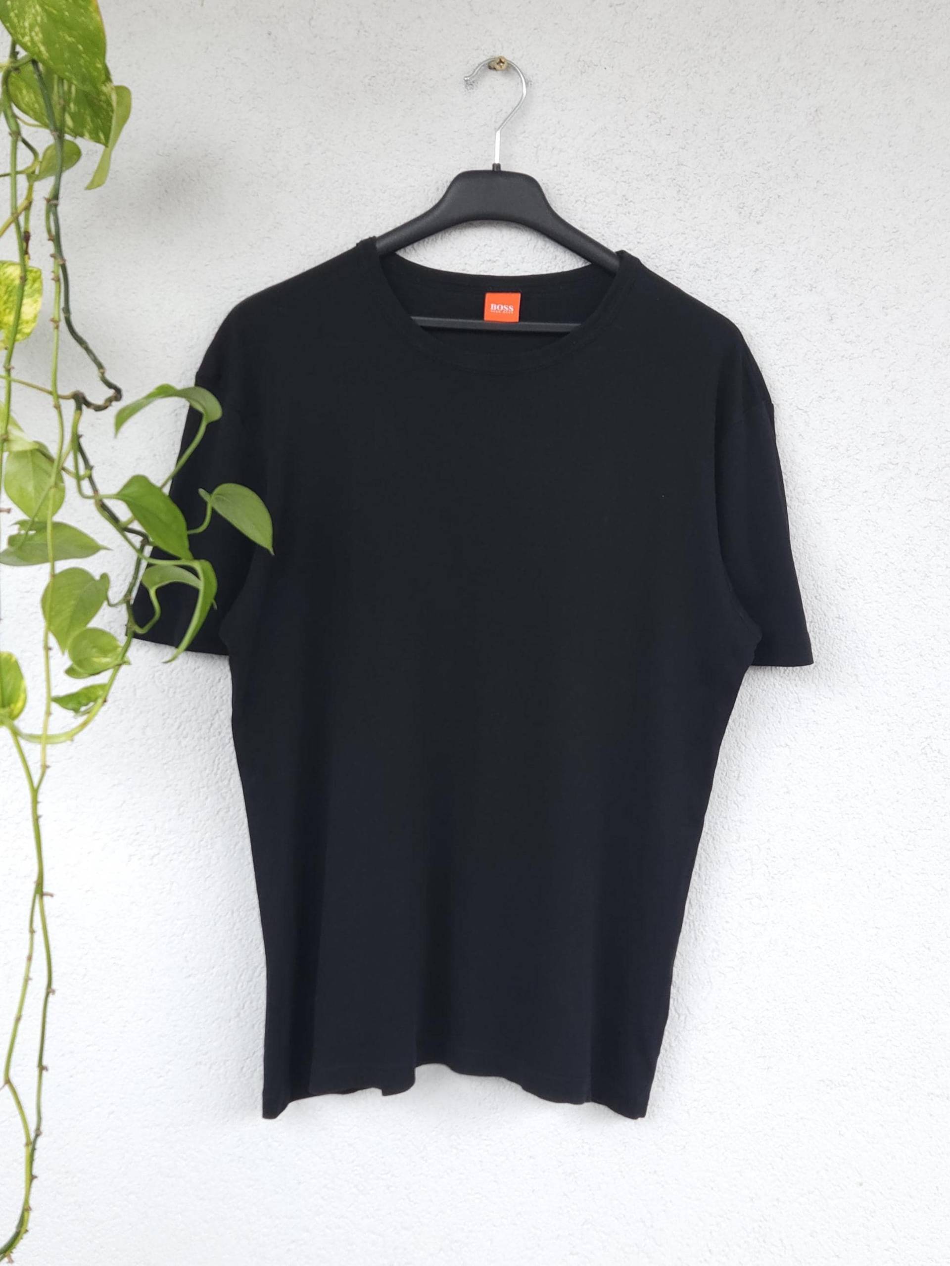 Schwarzes Basic T-Shirt Von Hugo Boss - Herren Größe Xxl Sport Shirt Workout Casual Schwarzes Basic T-Shirt Von Hugo Boss - Herren Größe Xxl Sport Shirt Workout Casual von VaiaVintage