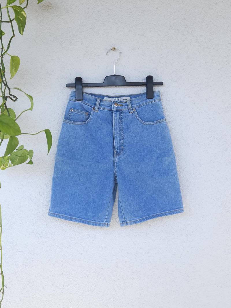 Vintage 90Er Kurze Jeanshose Von Cosmos - Damen Größe 36 | S High Waisted Mom Jeans Light Wash Blue Denim von VaiaVintage