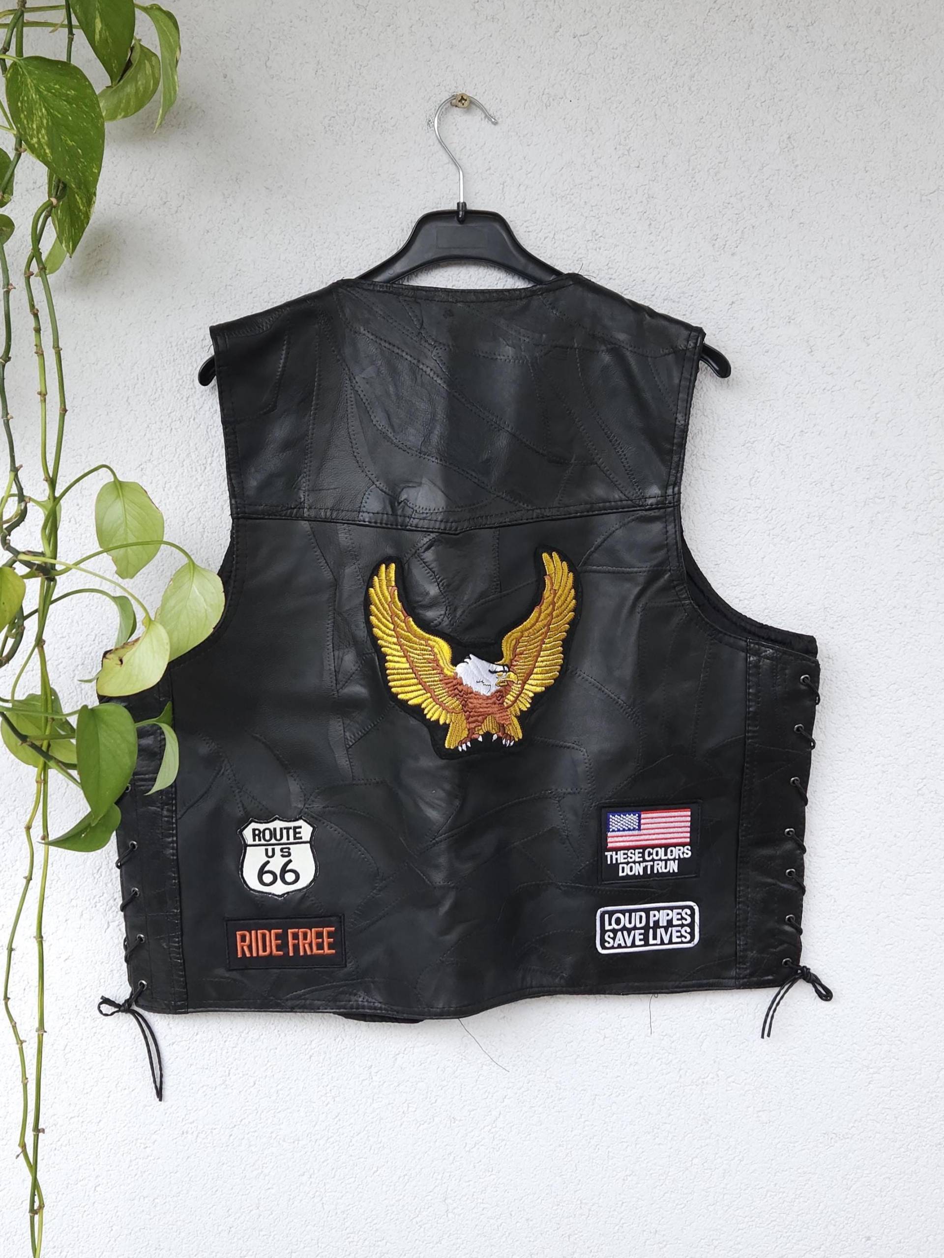 Vintage Biker Büffelleder Weste Mit Patches Von Diamond Plate - Herren Größe Xl Motorrad Seitlicher Schnürung Patchwork 90S von VaiaVintage