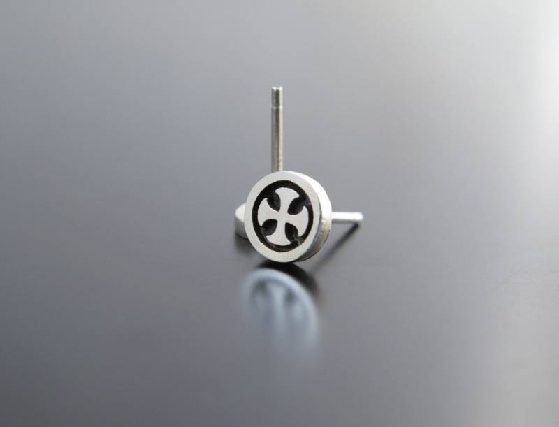 Amalfi Kreuz, Kreis Ohrstecker, Silber, Silber Amalfi Kreuz, Kreis Ohrstecker, Silber, Silber von VakadiJewelry