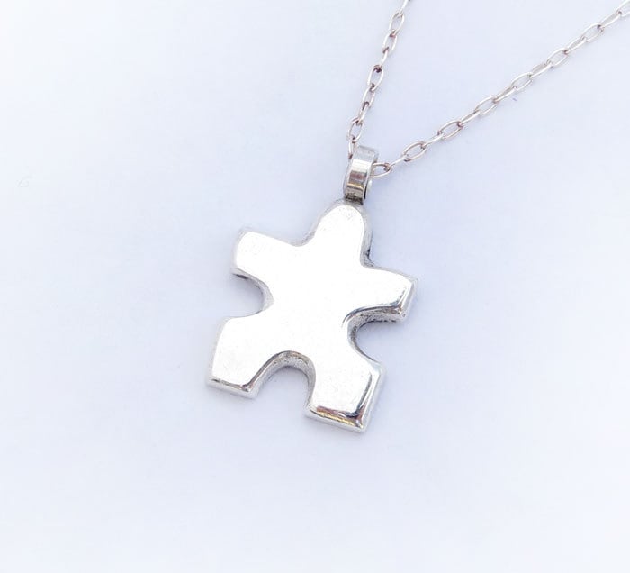 Autismus Awareness Puzzle Kleiner Anhänger, Sterling Silber 925 Handgemachter Schmuck Anhänger An Kette - Halskette Autismus Awareness Puzzle Kleiner Anhänger, Sterling Silber 925 Handgemachter Schmuck Anhänger An Kette - Halskette von VakadiJewelry
