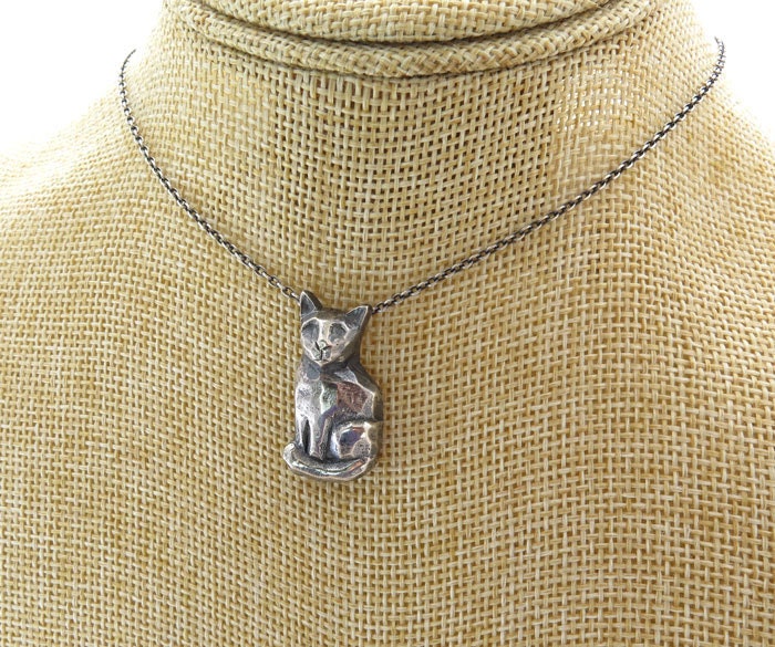 Silber Rustikale Katze Anhänger, Rohsilber Handgemachte Katzen Schmuck, Kätzchen Katzenhalskette Silber Rustikale Katze Anhänger, Rohsilber Handgemachte Katzen Schmuck, Kätzchen Katzenhalskette von VakadiJewelry