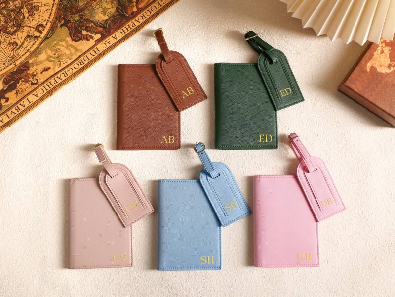 Personalisierter Passhalter & Kofferanhänger, Hochzeitsgeschenke, Individuelles Reisegeschenk, Reiseaccessoires, Geschenke Für Sie Und Ihn von ValentinVolice